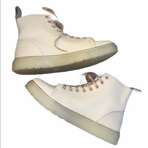 ✨BRAND✨ NEW DR. MARTENS🤍